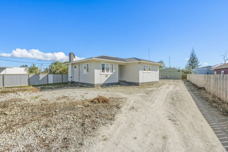 Photo of property in 16 Ruawai Wharf Road, Ruawai, 0530