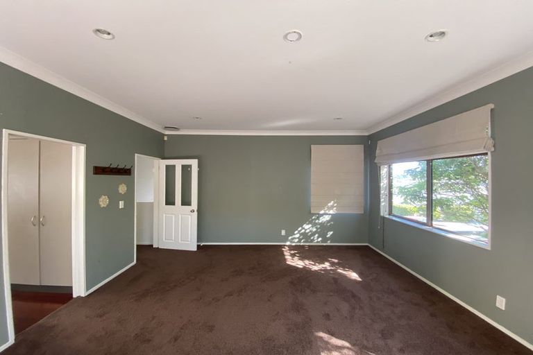 Photo of property in 12 Gifford Grove, Churton Park, Wellington, 6037