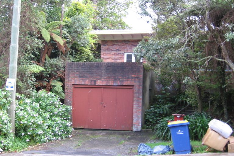 Photo of property in 11 Hollywood Avenue, Titirangi, Auckland, 0604