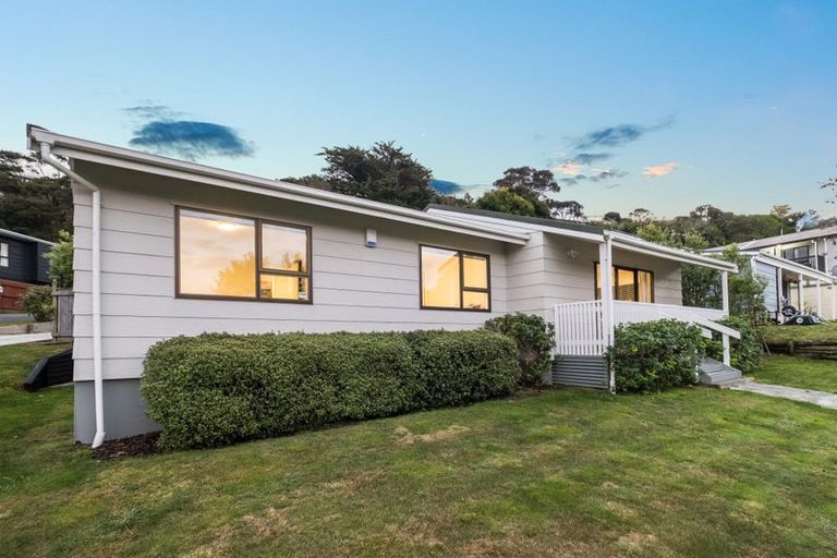 Photo of property in 19 Seagull Place, Whitby, Porirua, 5024