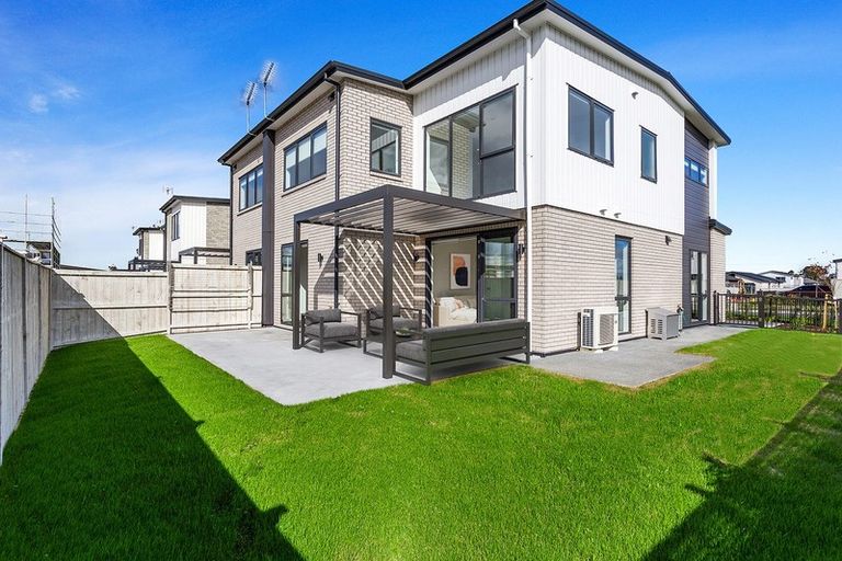 Photo of property in 16 Riria Crescent, Takanini, 2112