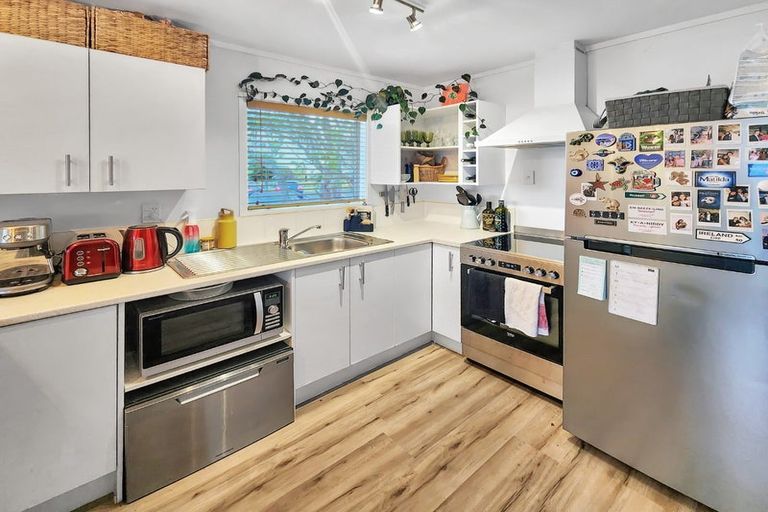 Photo of property in 1/17 Cedar Street, Maungaraki, Lower Hutt, 5010