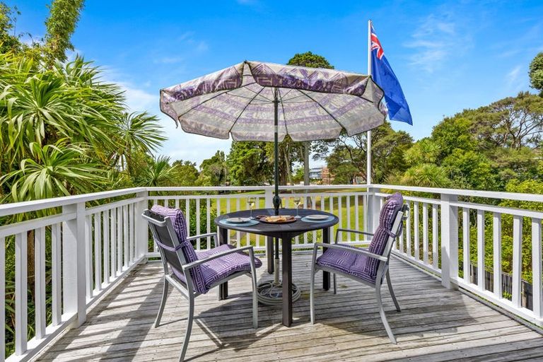 Photo of property in 3a Cron Avenue, Te Atatu South, Auckland, 0610