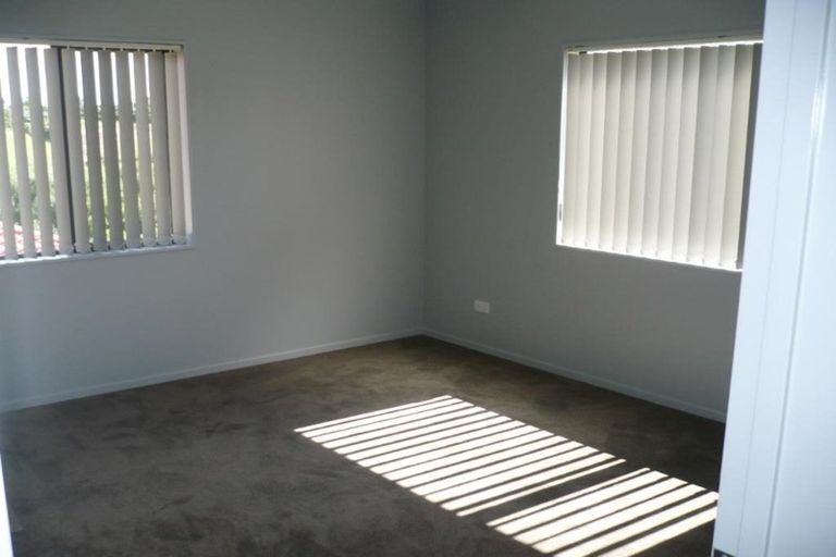 Photo of property in 115 Keri Vista Rise, Papakura, 2110