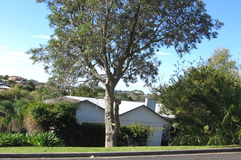 Photo of property in 2/23 Hebron Road, Waiake, Auckland, 0630