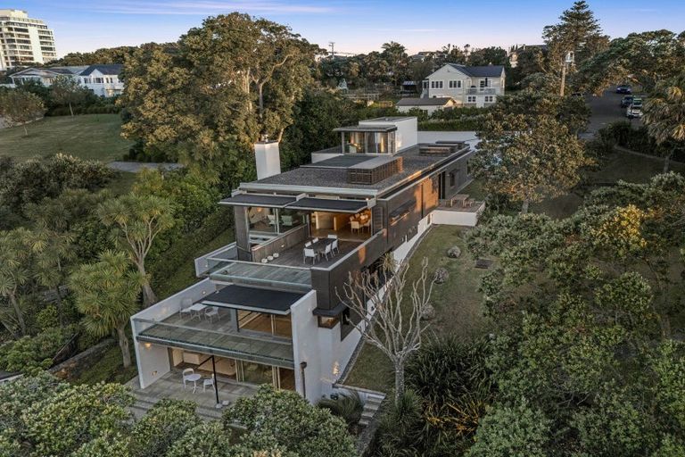 Photo of property in 94 Stanley Point Road, Stanley Point, Auckland, 0624