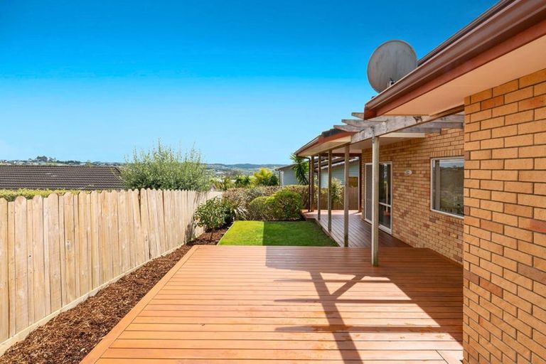 Photo of property in 4 Totara Views Drive, Red Beach, 0932