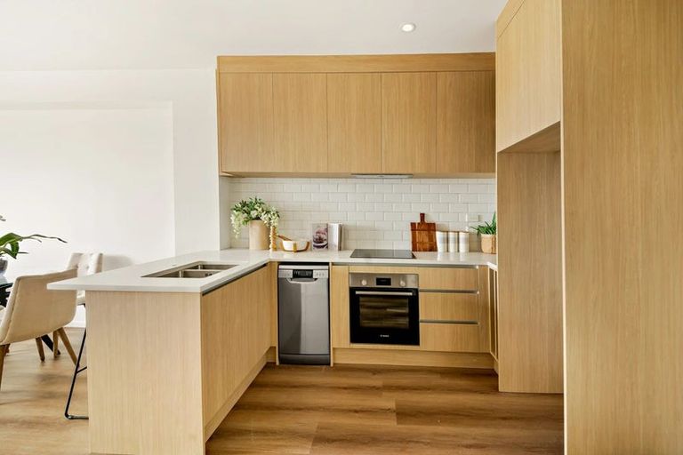 Photo of property in 3e Scanlen Terrace, Kelston, Auckland, 0602