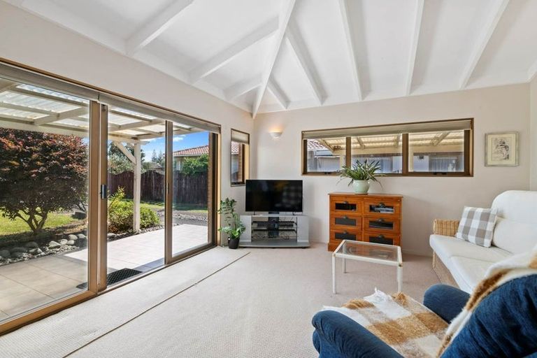 Photo of property in 8 West Hoe Road, Orewa, 0931