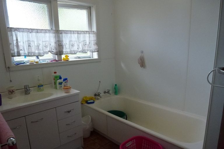 Photo of property in 11 Sherwood Avenue, Te Atatu South, Auckland, 0610