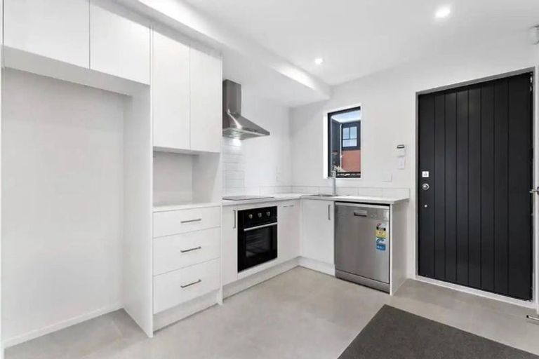 Photo of property in 250b Great North Road, Henderson, Auckland, 0612