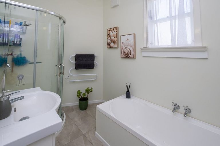 Photo of property in 17 Falstaff Street, Stratford, 4332