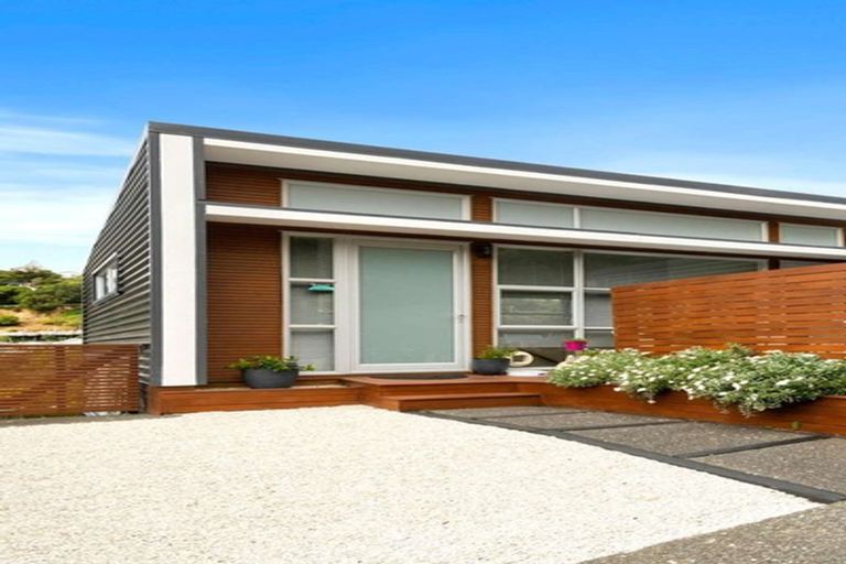 Photo of property in 45 Tiketike Way, Brooklyn, Wellington, 6021