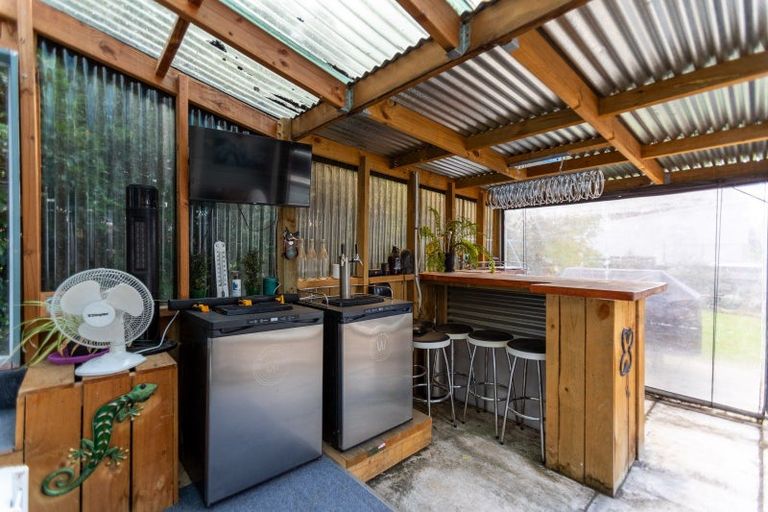 Photo of property in 1 Vogel Street, Woodville, 4920