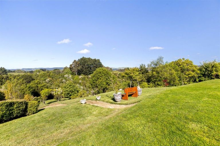 Photo of property in 51 Coutts Way, Fitzherbert, Palmerston North, 4410