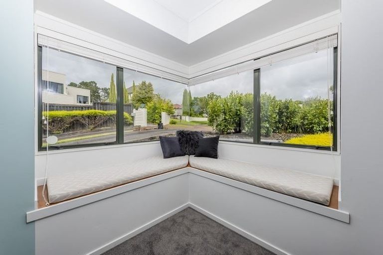 Photo of property in 11 Queen Natalie Place, Massey, Auckland, 0614