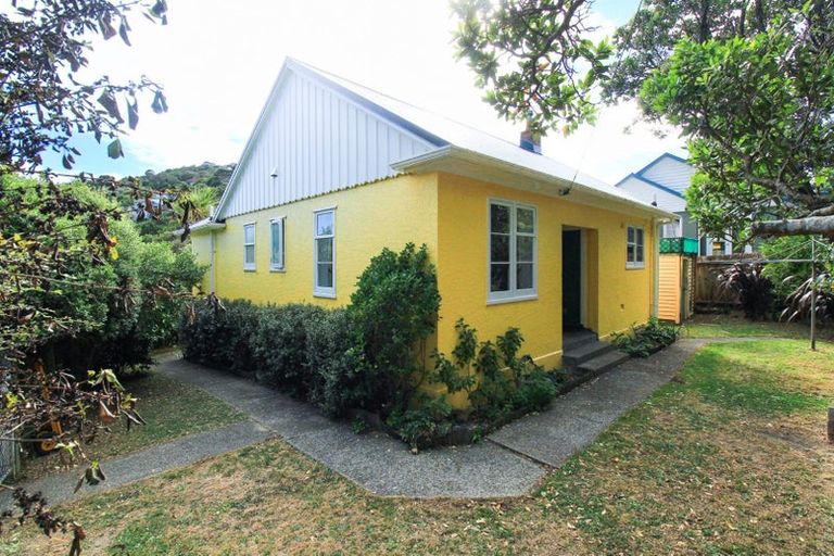 Photo of property in 7 Kaihuia Terrace, Northland, Wellington, 6012