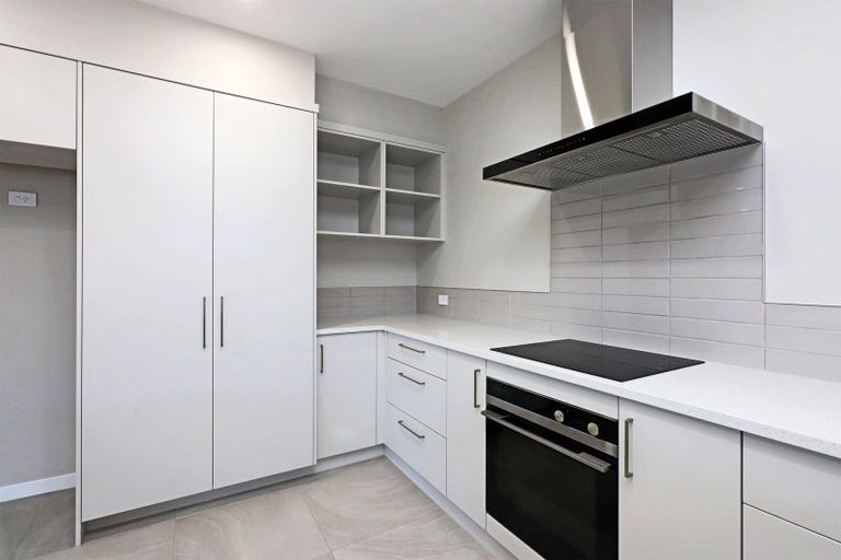 Photo of property in 6 Cassin Place, Taradale, 4112