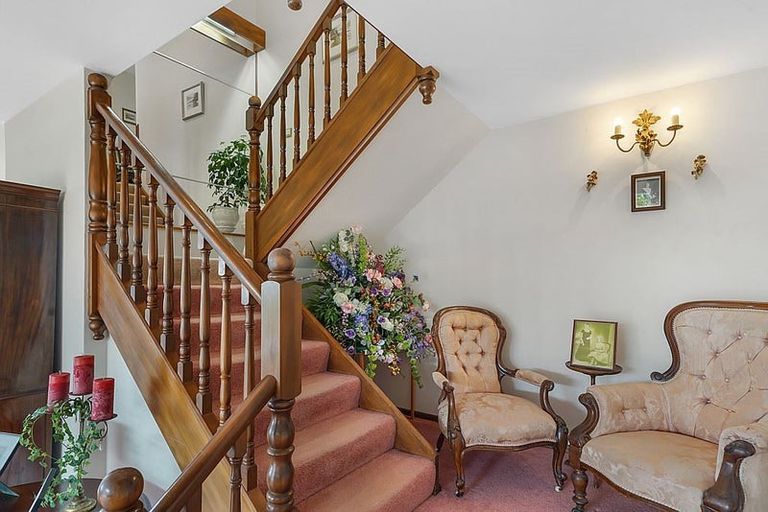 Photo of property in 32 Takahe Drive, Cashmere, Christchurch, 8022