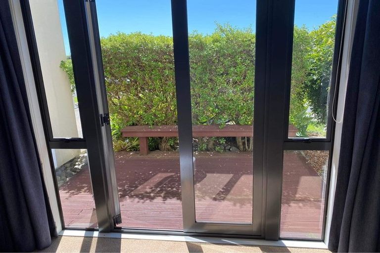 Photo of property in 52 Provence Esplanade, Te Atatu Peninsula, Auckland, 0610