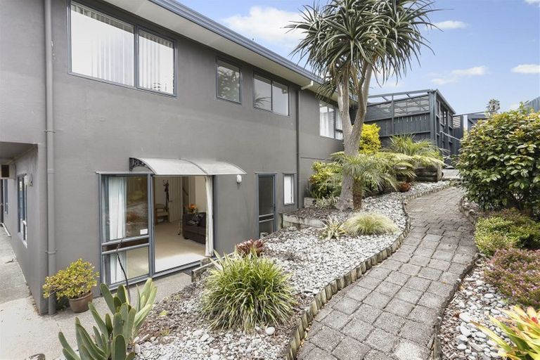 Photo of property in 3 San Pablo Way, Henderson, Auckland, 0612