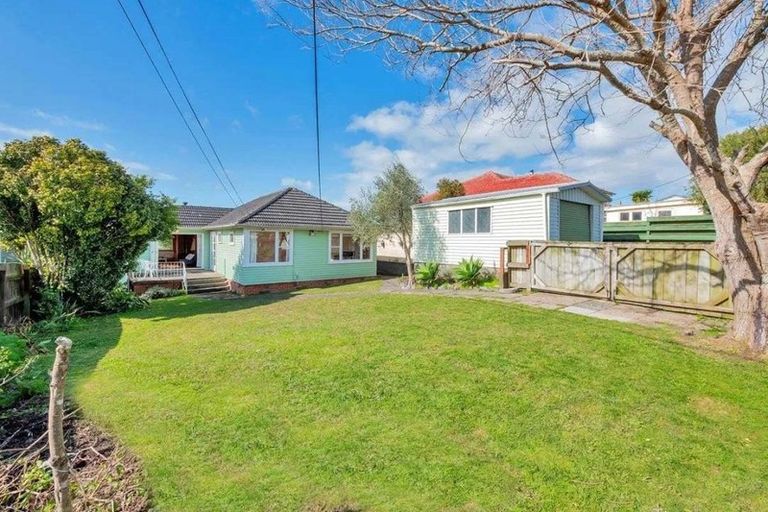Photo of property in 65 Birkdale Road, Birkdale, Auckland, 0626