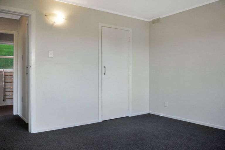 Photo of property in 34 Stewart Drive, Newlands, Wellington, 6037