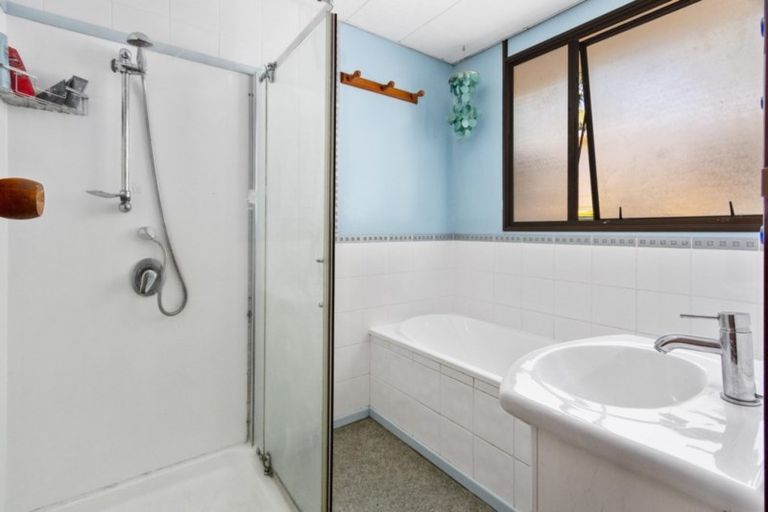 Photo of property in 5a Matchett Way, Mangere Bridge, Auckland, 2022