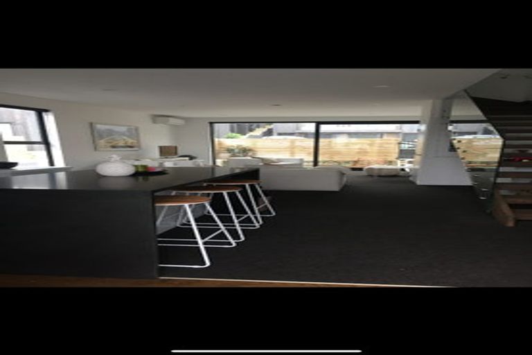 Photo of property in 20u2 Trent Street, Island Bay, Wellington, 6023