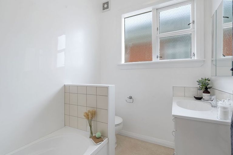 Photo of property in 4 Mills Road, Brooklyn, Wellington, 6021