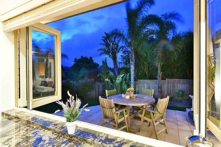 Photo of property in 28 English Oak Drive, Schnapper Rock, Auckland, 0632