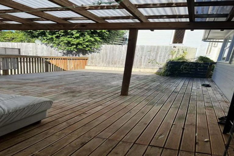 Photo of property in 11 Velma Road, Hillcrest, Auckland, 0627