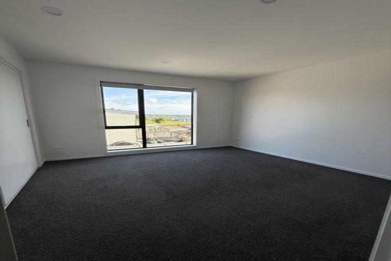 Photo of property in 2/504 Don Buck Road, Massey, Auckland, 0614