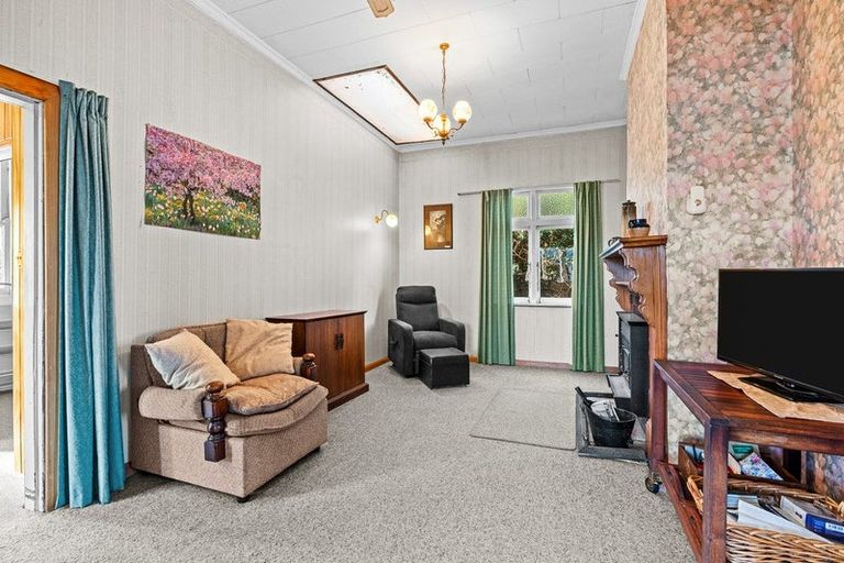 Photo of property in 27 Dublin Street, Martinborough, 5711