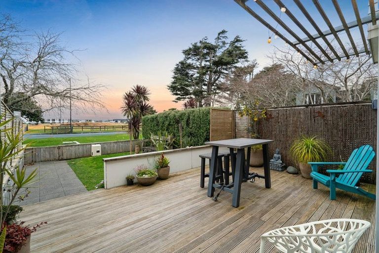 Photo of property in 16 Willow Camp Road, Takanini, 2112