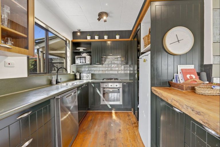 Photo of property in 14 Kings Drive, Wanaka, 9305