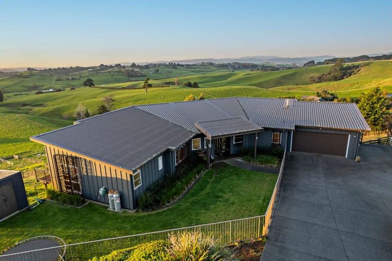 Photo of property in 25 Medhurst Road, Bombay, 2675