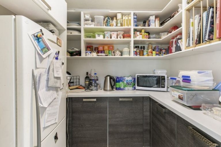 Photo of property in 22 Waiora Road, Stanmore Bay, Whangaparaoa, 0932
