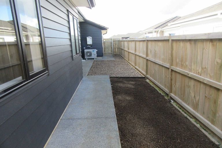 Photo of property in 10 Brumbie Way, Karaka, Papakura, 2113