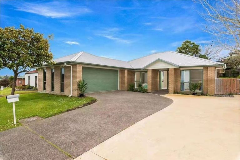 Photo of property in 3 Hercules Drive, Henderson, Auckland, 0612