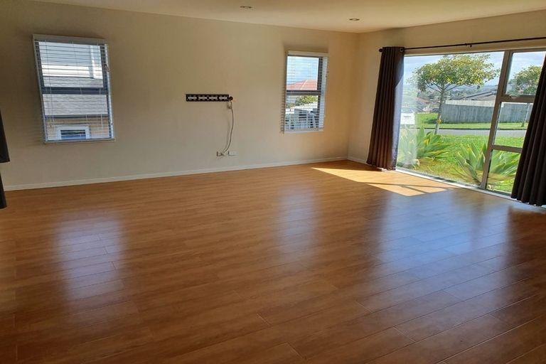 Photo of property in 65 Kirikiri Drive, Papakura, 2110