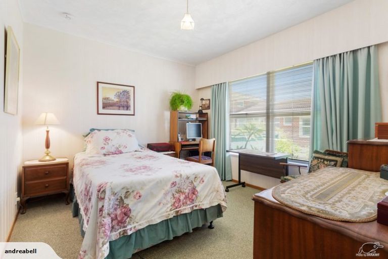 Photo of property in 2/22 Inverness Road, Browns Bay, Auckland, 0630