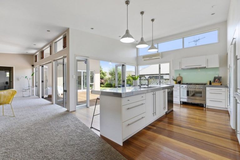 Photo of property in 92 Saint James Drive, Huntington, Hamilton, 3210