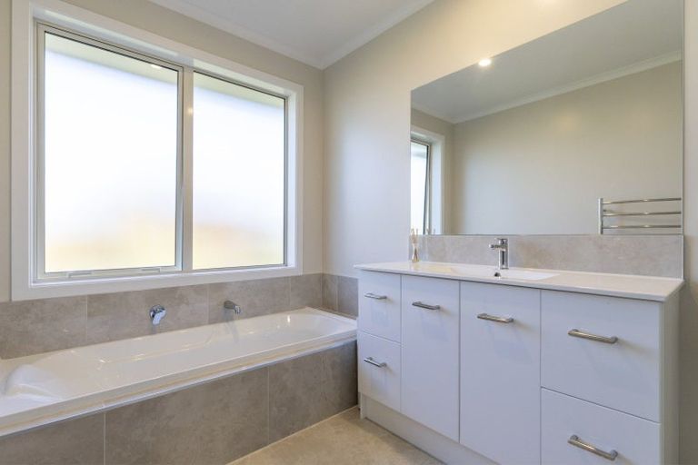 Photo of property in 4 Tuhua Close, Wharewaka, Taupo, 3330