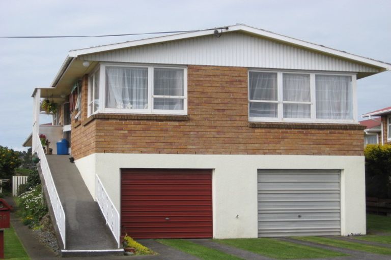 Photo of property in 1 Courtenay Street, Strandon, New Plymouth, 4312