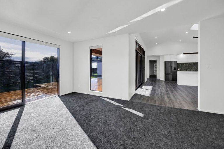 Photo of property in 21 Midsummer Avenue, Stratford, 4332