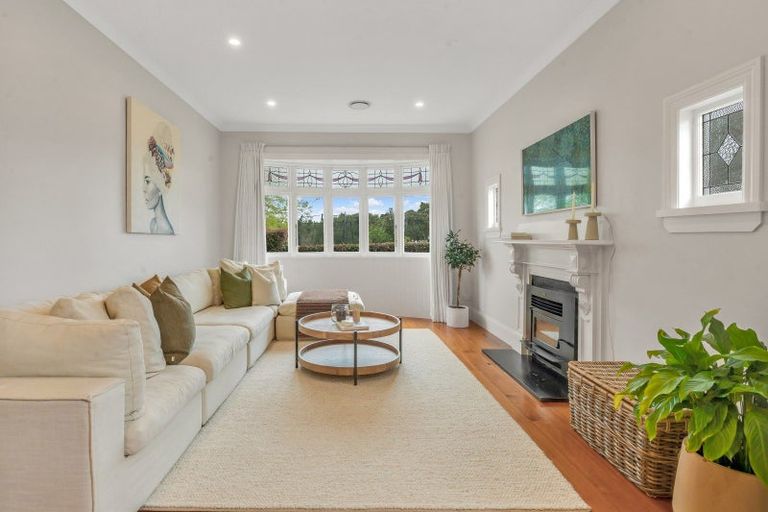 Photo of property in 17 Griggs Road, Whitford, Howick, 2571