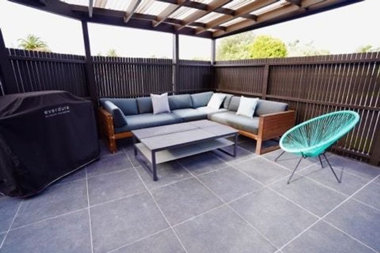 Photo of property in 2 Justin Place, Te Atatu Peninsula, Auckland, 0610