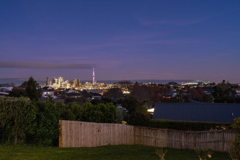 Photo of property in 26 Waimana Avenue, Northcote Point, Auckland, 0627
