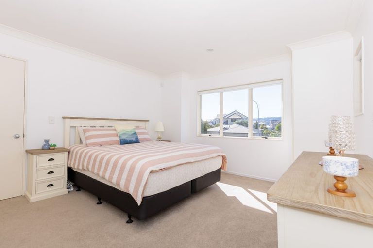 Photo of property in 6 Chippenham Grove, Churton Park, Wellington, 6037